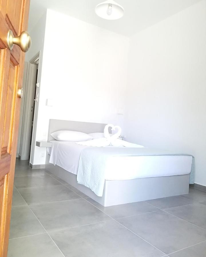 Mavrikou Helen Apartments Скирос Экстерьер фото