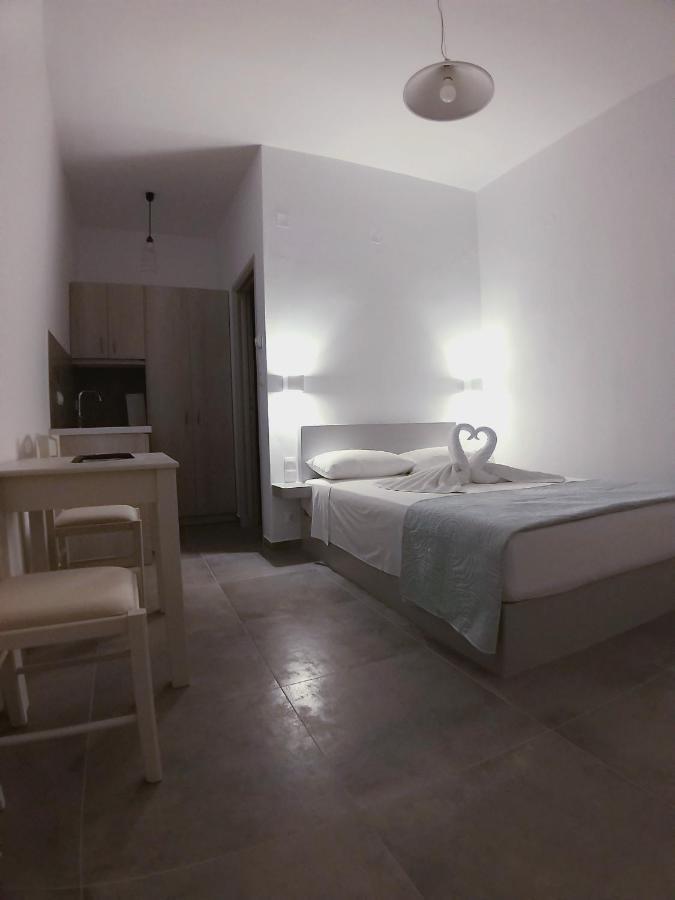 Mavrikou Helen Apartments Скирос Экстерьер фото