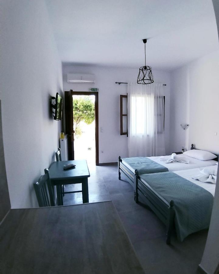 Mavrikou Helen Apartments Скирос Экстерьер фото