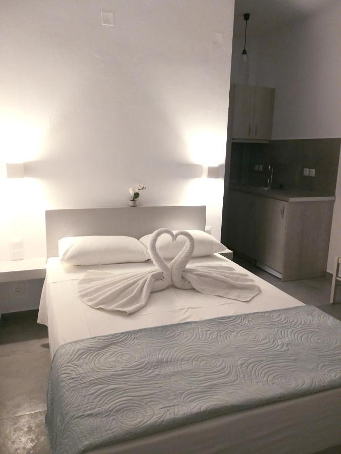 Mavrikou Helen Apartments Скирос Экстерьер фото