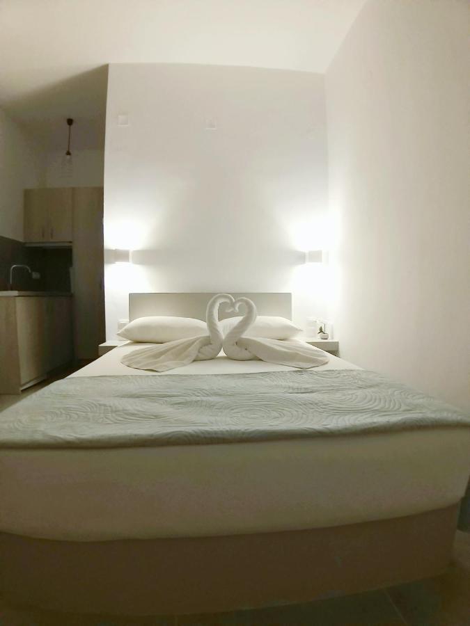 Mavrikou Helen Apartments Скирос Экстерьер фото