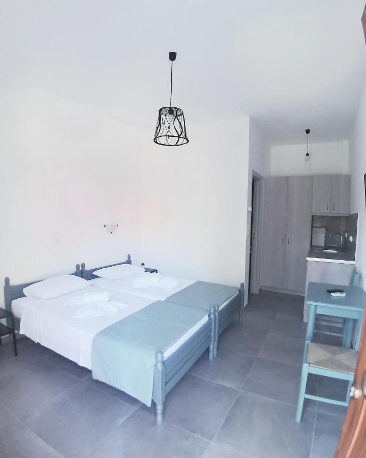 Mavrikou Helen Apartments Скирос Экстерьер фото