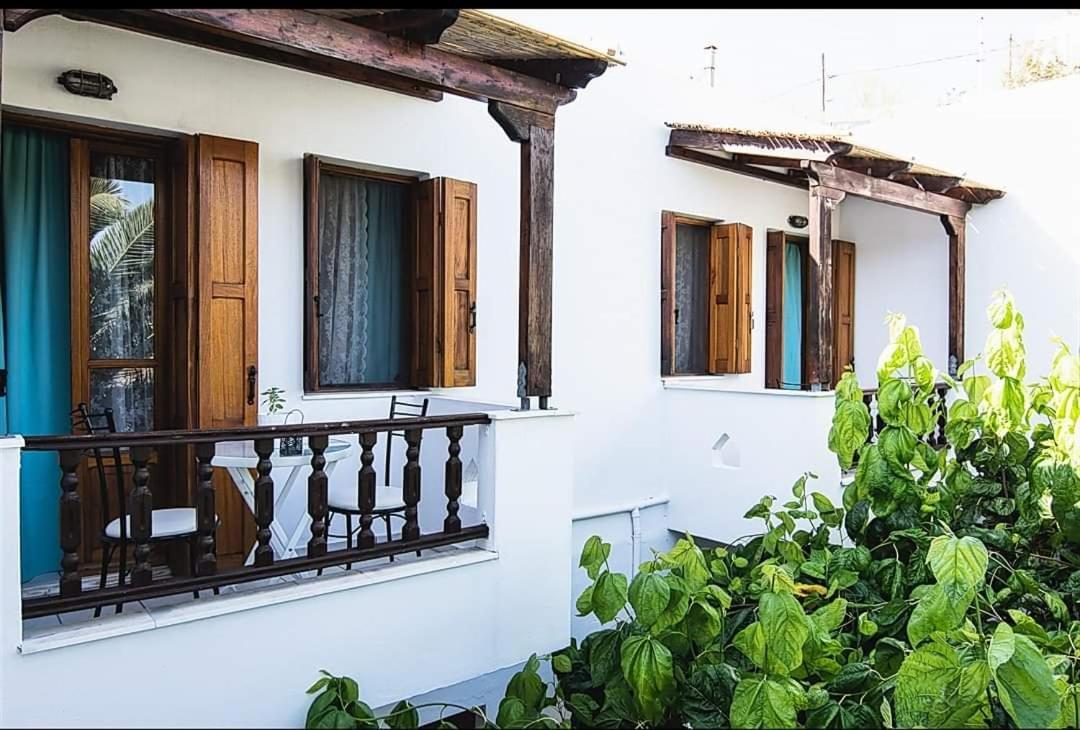 Mavrikou Helen Apartments Скирос Экстерьер фото