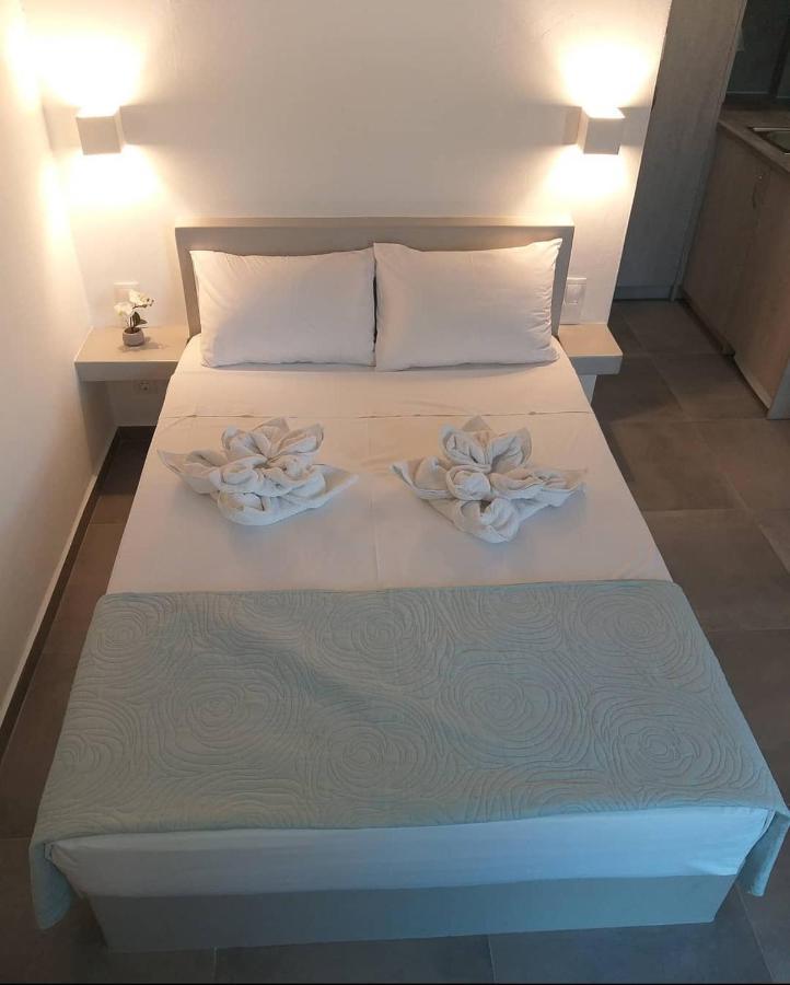 Mavrikou Helen Apartments Скирос Экстерьер фото