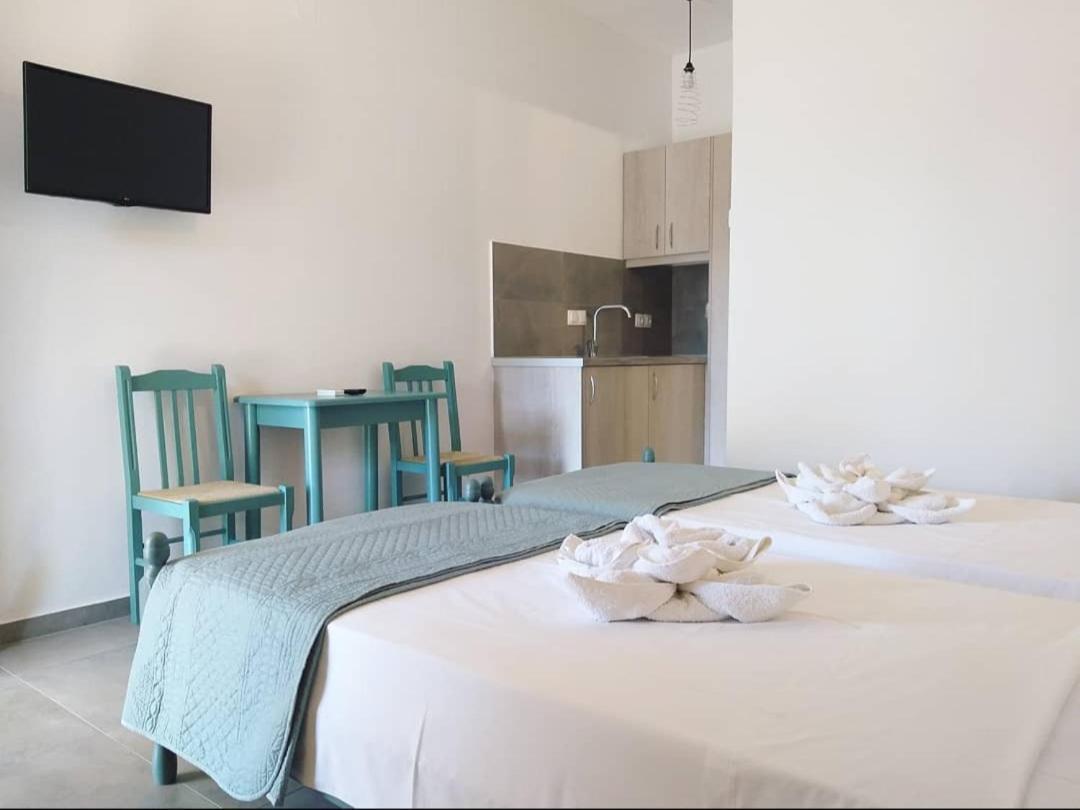Mavrikou Helen Apartments Скирос Экстерьер фото