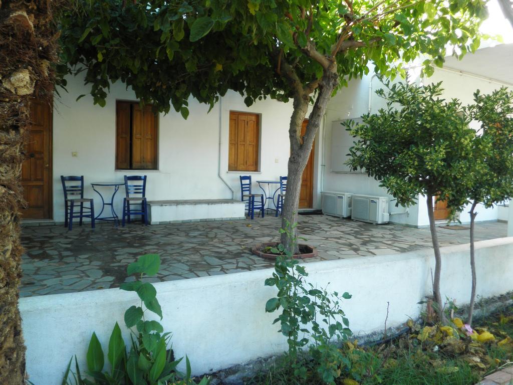 Mavrikou Helen Apartments Скирос Номер фото