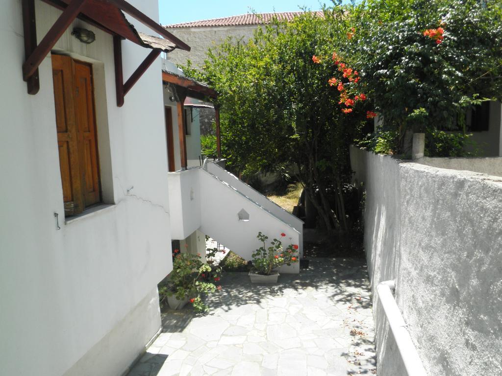 Mavrikou Helen Apartments Скирос Номер фото